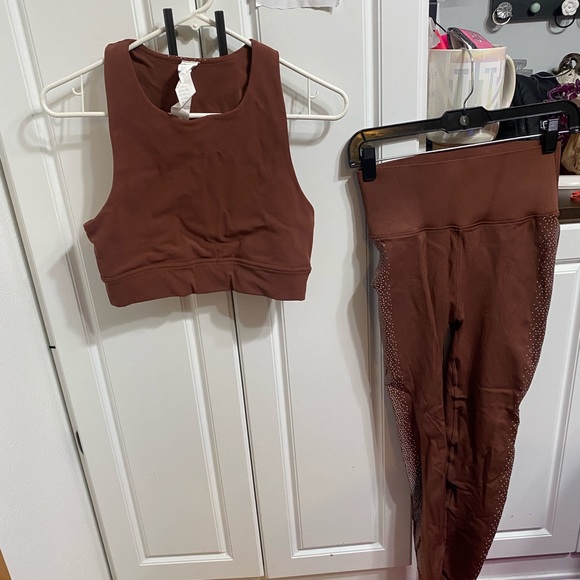 Fabletics large 2 piece set like new - Picture 8 of 8